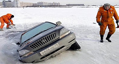Czy lód naprawdę jest bezpieczny? Policja ostrzega!