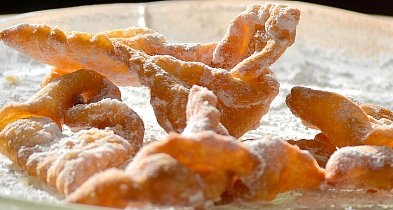 Faworki czy chrust? Słodka tradycja Tłustego Czwartku