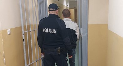 Akcja kryminalnych w Łęczycy. 41-latek zatrzymany z narkotykami na parkingu