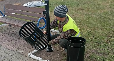 Wiosenne zmiany w Piątku: nowe kosze i pojemniki dla psów