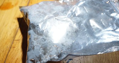 Zdradziło ich nerwowe zachowanie. Mieli przy sobie amfetaminę i mefedron