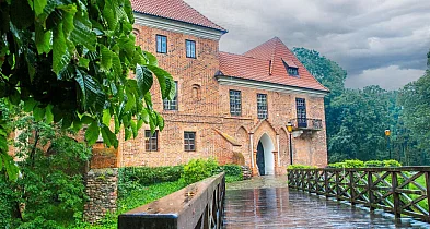 Chcesz wybić monety? Zamek w Oporowie zaprasza na Noc Muzeów