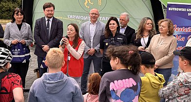 Piknik Bezpieczny Powiat - Rodzina jest ok: 12 dzieci czeka na dom, służby edukują