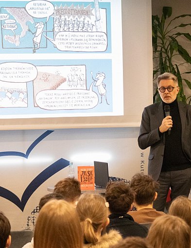 Polski język pod lupą. Michał Rusinek tłumaczy kutnowskiej młodzieży