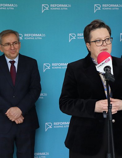 „Szkoła wymagająca, ale przyjazna”. MEN o zmianach podczas wizyty w Kutnie