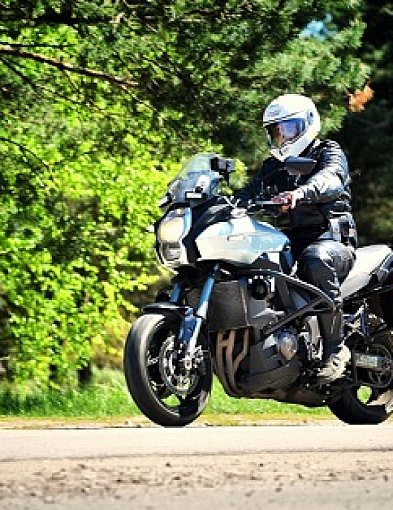 Motocykliści na drogach są szczególnie narażeni na niebezpieczeństwo