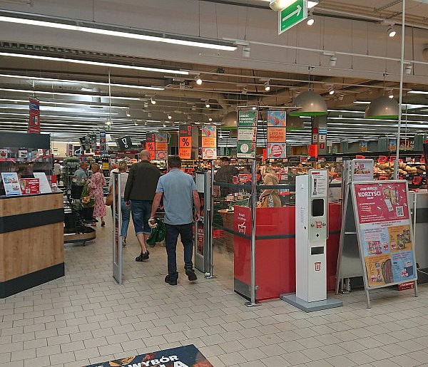 Pracownicy popularnej sieci mają dość. W południe zatrzymają pracę-16191