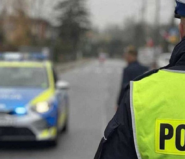 Pijany 23-latek wjechał w ogrodzenie kościoła. Miał ponad 2 promile