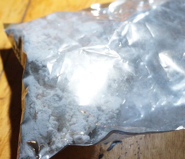 Zdradziło ich nerwowe zachowanie. Mieli przy sobie amfetaminę i mefedron