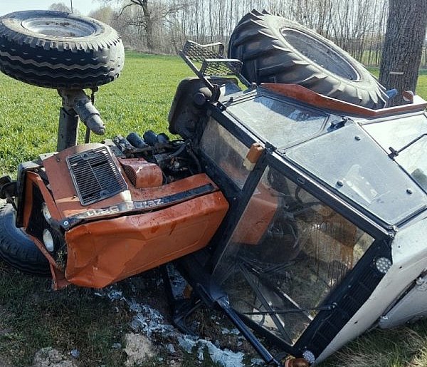 3 promile i zakazy. Wsiadł do ciągnika i doprowadził do wypadku