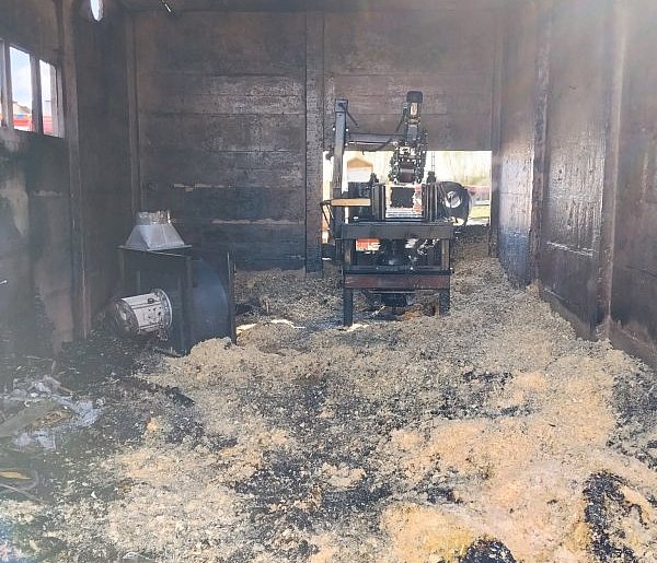 Kilka zastępów do pożaru w Ostrówkach. Służby działały błyskawicznie