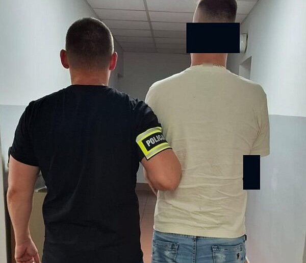 Ukrywał kontrabandę o wartości 60 tys. złotych. Łęczyccy policjanci w akcji