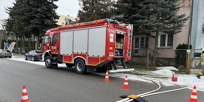 Interwencja przy ul. Chopina. Woda zalała część budynku