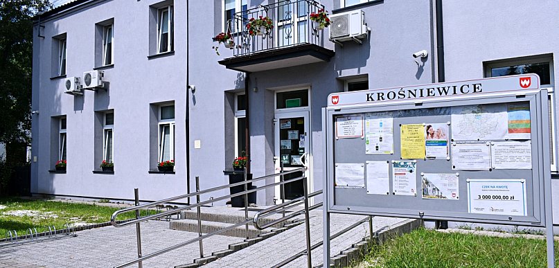 Szkoły w Krośniewicach z nowoczesną technologią. AI wchodzi do klas