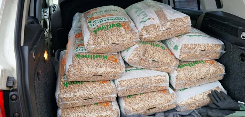 Pelet na worki, nie tony. Czy starczy do końca zimy?