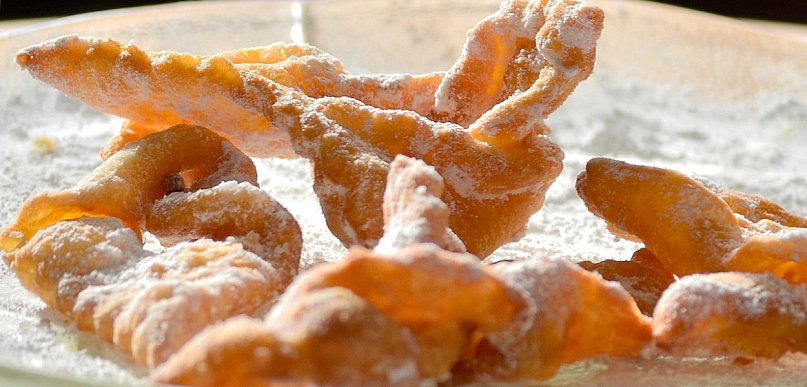 Faworki czy chrust? Słodka tradycja Tłustego Czwartku