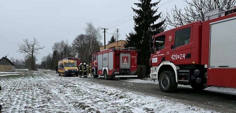 Pożar w gminie Dąbrowice. Na miejscu liczne zastępy straży i śmigłowiec