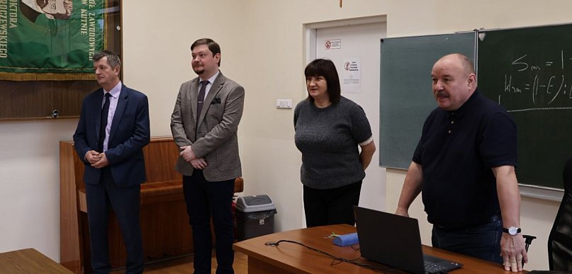 Jak działa Powiat Kutnowski? Samorządowcy spotkali się z uczniami