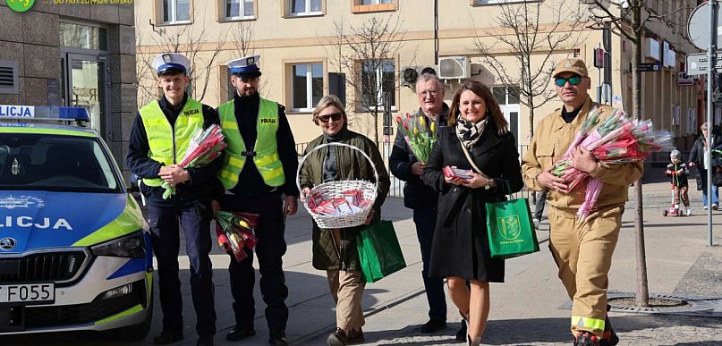 Wyjątkowe gesty w powiecie kutnowskim. Samorządowcy świętowali z mieszkańcami