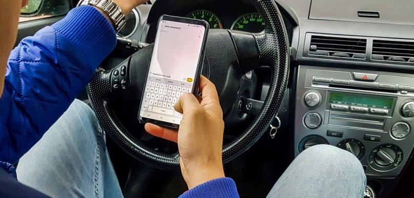 28 wykroczeń z użyciem telefonu. Policyjna akcja na kutnowskich drogach