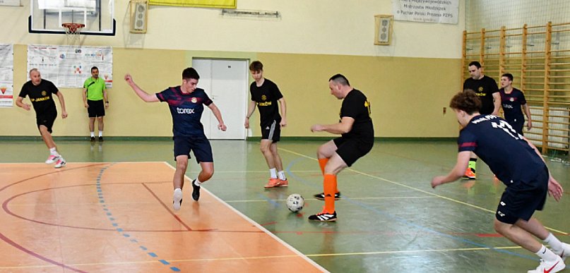 Turniej halowy w Piątku rozstrzygnięty. Młoda krew ze złotem