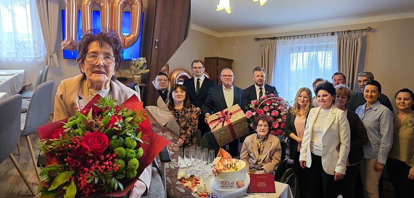 Setne urodziny pani Krystyny. Były kwiaty, gratulacje i wzruszenia
