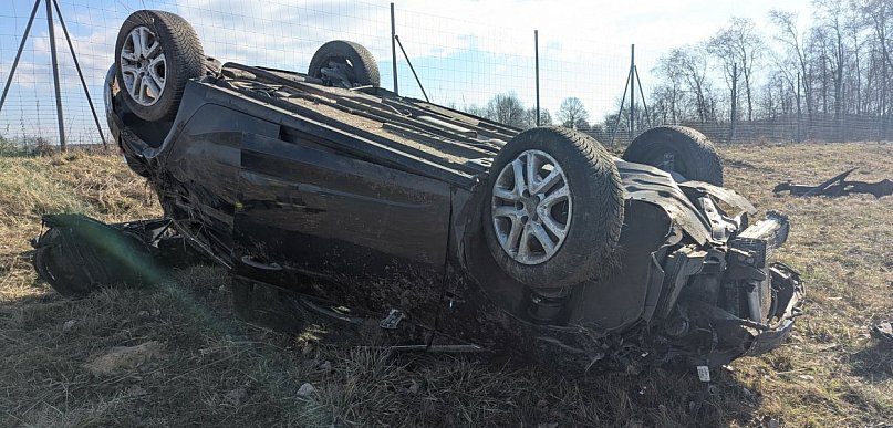 Dachowanie na A1 pod Kutnem. Na miejscu służby z dwóch powiatów
