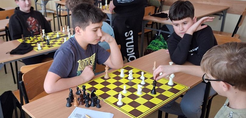 Królewska gra wchodzi do Żychlina: treningi, rozgrywki i turnieje