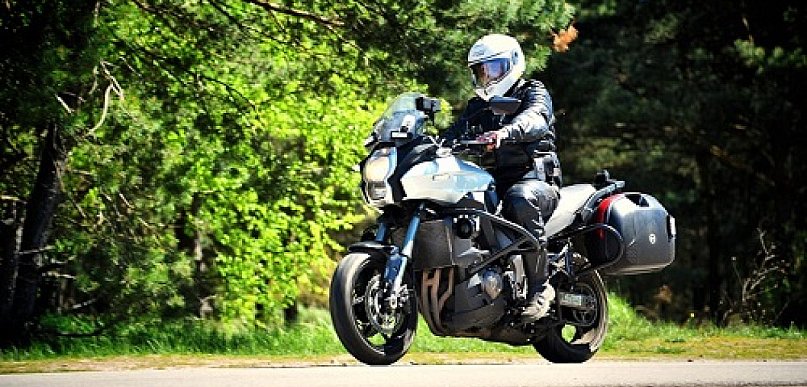 Motocykliści na drogach są szczególnie narażeni na niebezpieczeństwo