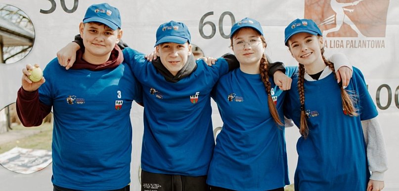 Grabów znów zagrał w palanta: tradycja, sport i wspólna zabawa