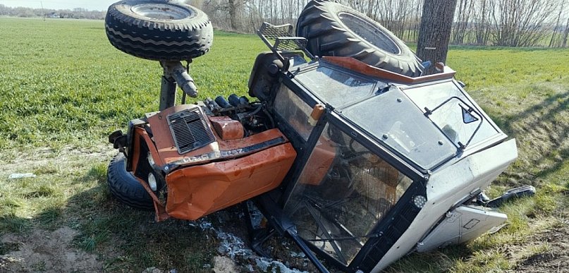 3 promile i zakazy. Wsiadł do ciągnika i doprowadził do wypadku