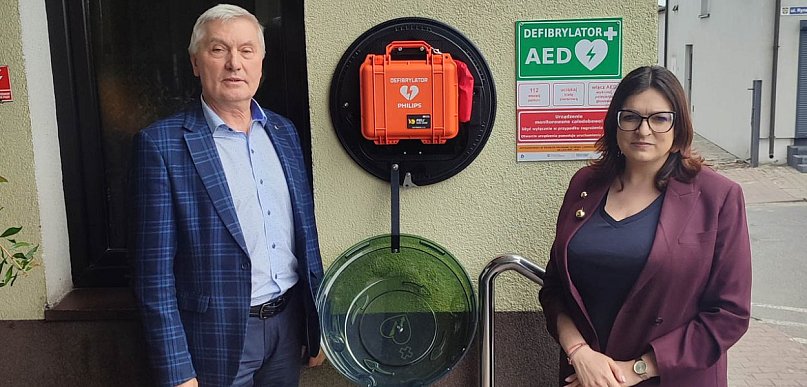 Nowe defibrylatory AED w Piątku. Liczą się pierwsze 3 minuty