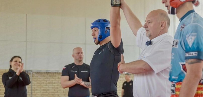 Funkcjonariusz z Kutna zdobywa wicemistrzostwo Polski w kickboxingu