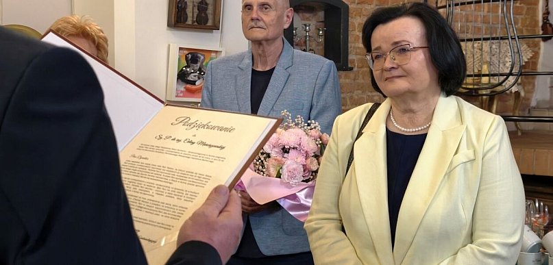 Medal i słowa uznania: zakończenie 20-letniej służby Pani Celiny Marciszewskiej