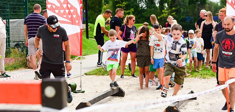 Bez presji, bez barier, z radością: tor przeszkód OCR w centrum Kutna