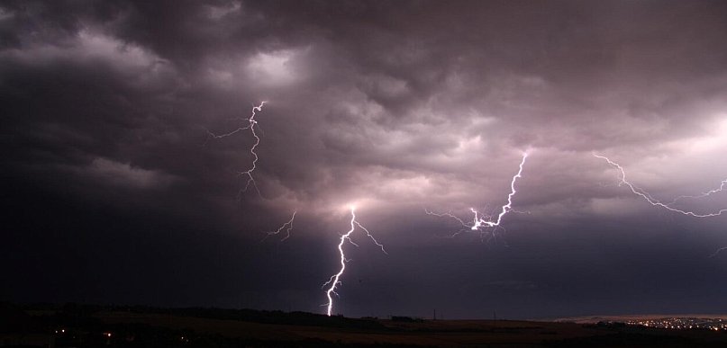 Burze, silny wiatr i grad: IMGW wydało ostrzeżenie dla naszego regionu