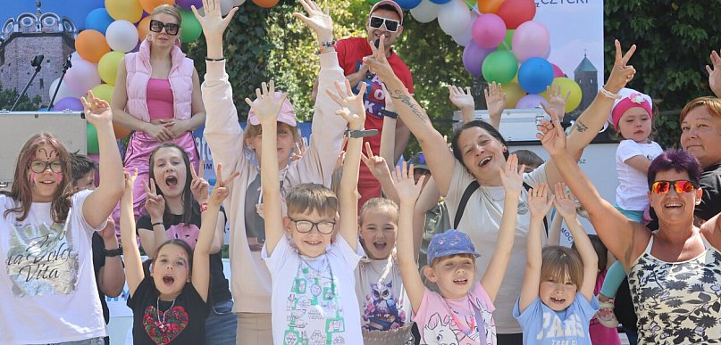 Przełomowy piknik PCPR w Łęczycy: Wojewódzkie wsparcie i plan na dom dziecka
