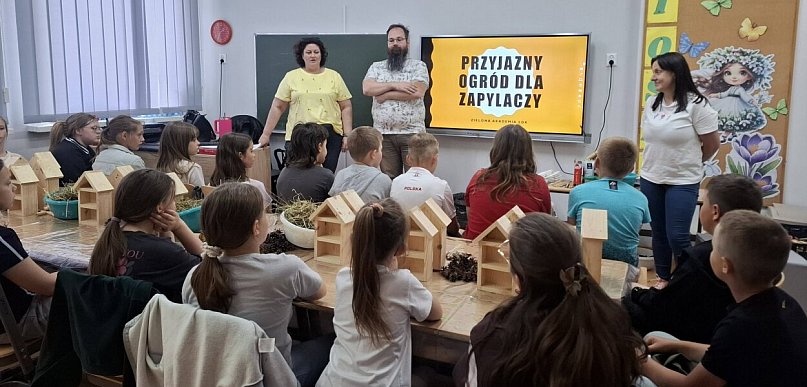 Młodzi ekolodzy z Czernikowa poznawali tajemnice świata zapylaczy