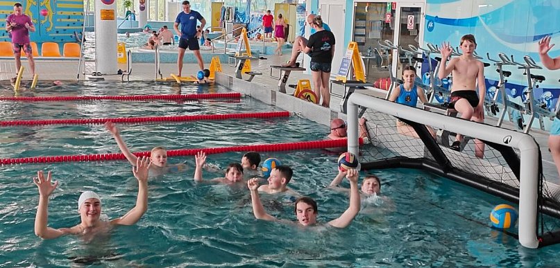 Nowe bezpłatne treningi Splashball ruszyły w Aquaparku Kutno