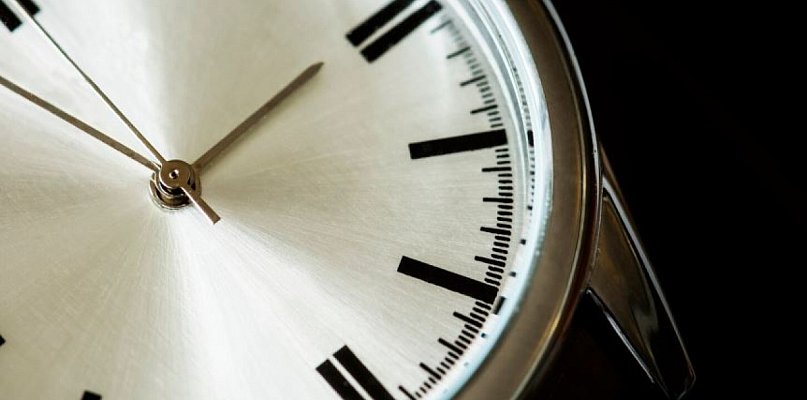 Zmiana czasu na letni 2026: Kiedy przestawiamy zegarki i jak się przygotować?