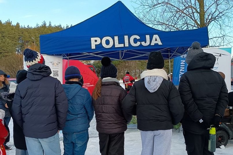 Gostynin: Policja, Straż i WOPR edukują uczniów