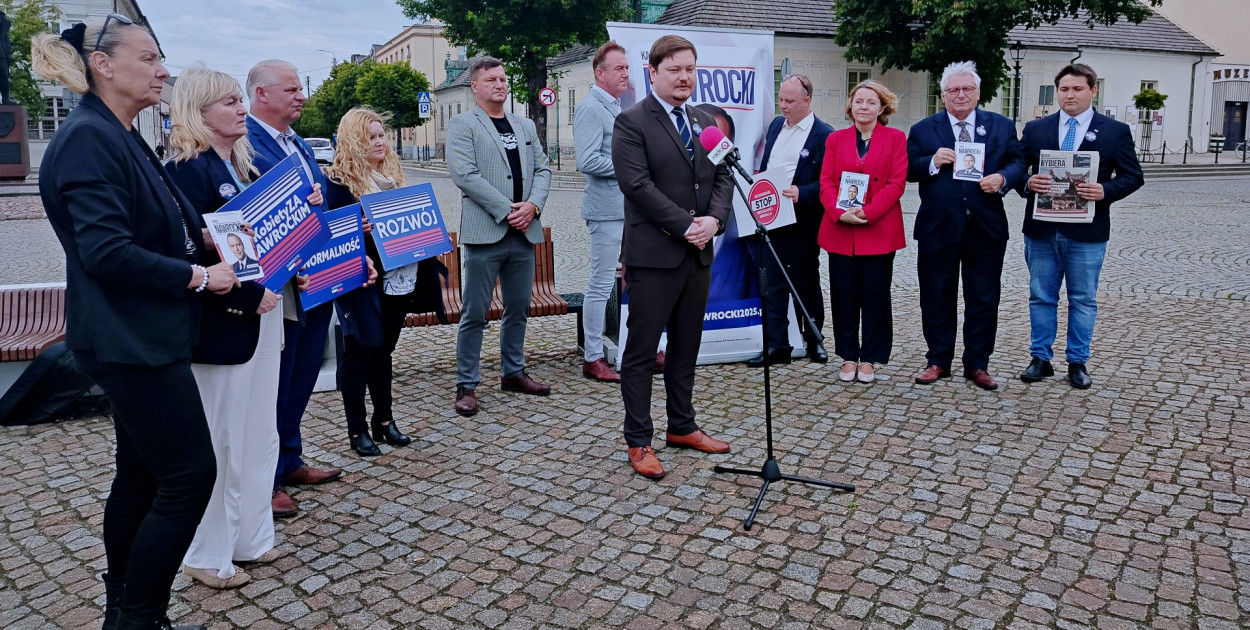 „Polska nie może zniknąć z mapy” – PiS wzywa do mobilizacji w II turze [ZDJĘCIA]