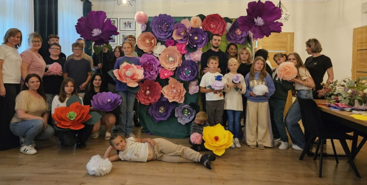 „Ogród na ścianie” – kreatywne warsztaty papieroplastyczne dla dzieci [ZDJĘCIA]