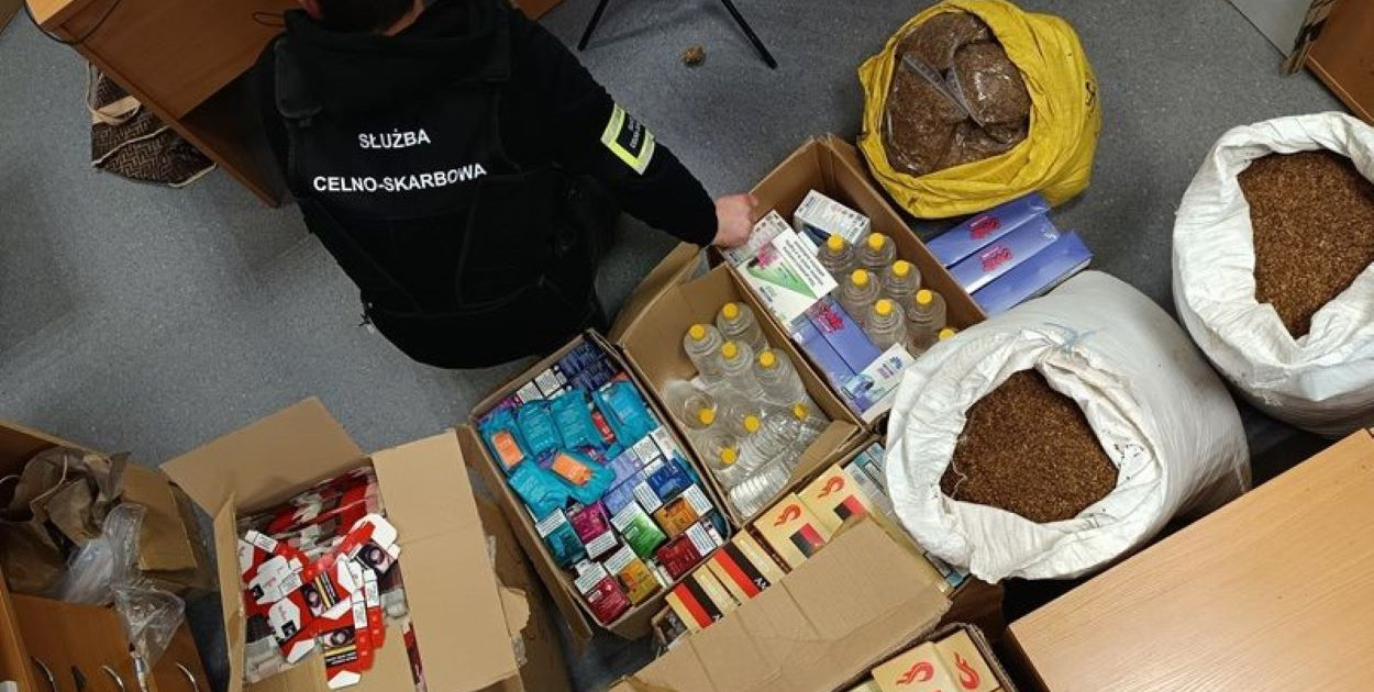 KAS uderza w czarny rynek: Kontrabanda o wartości 160 tysięcy złotych przejęta