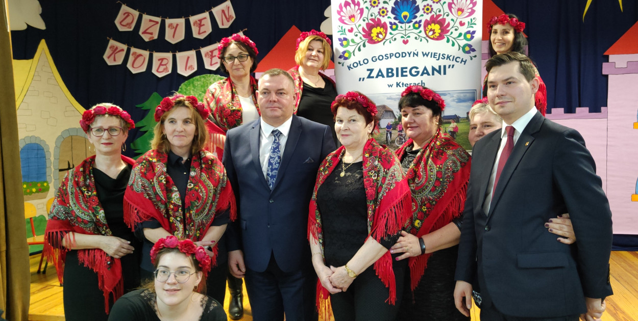 Gminny Dzień Kobiet w Krzyżanowie. Artystyczna podróż przez miłość i epoki