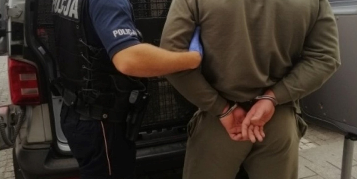 Interwencja policji w Kutnie: agresywny syn z marihuaną i kontrabandą