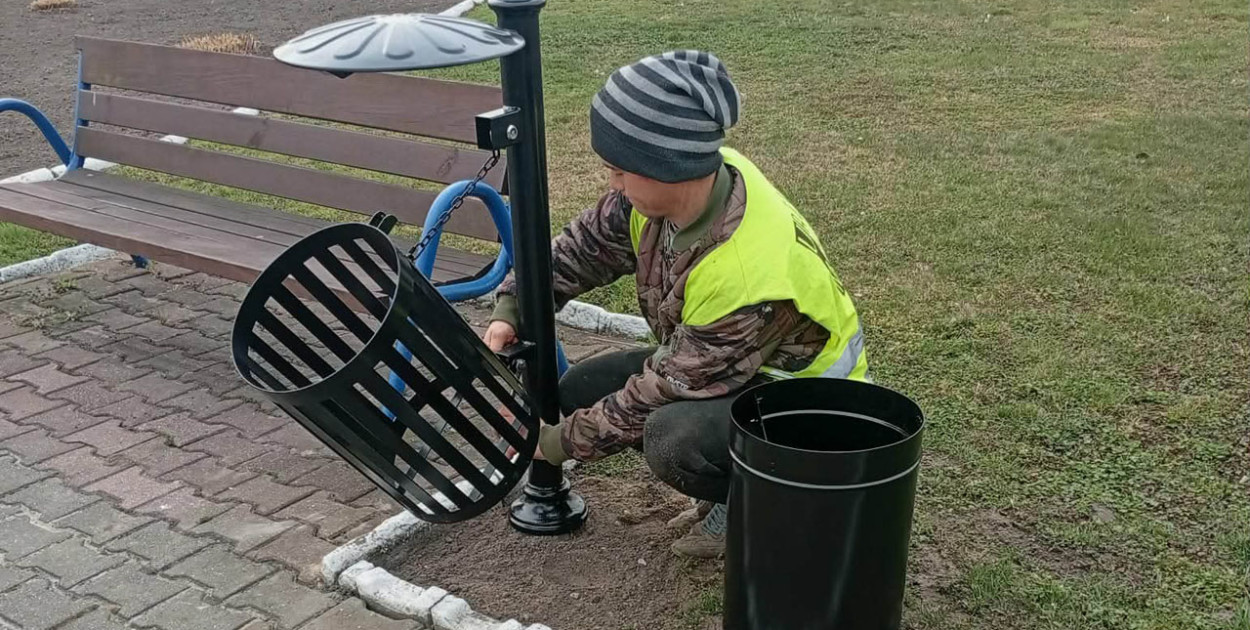 Wiosenne zmiany w Piątku: nowe kosze i pojemniki dla psów