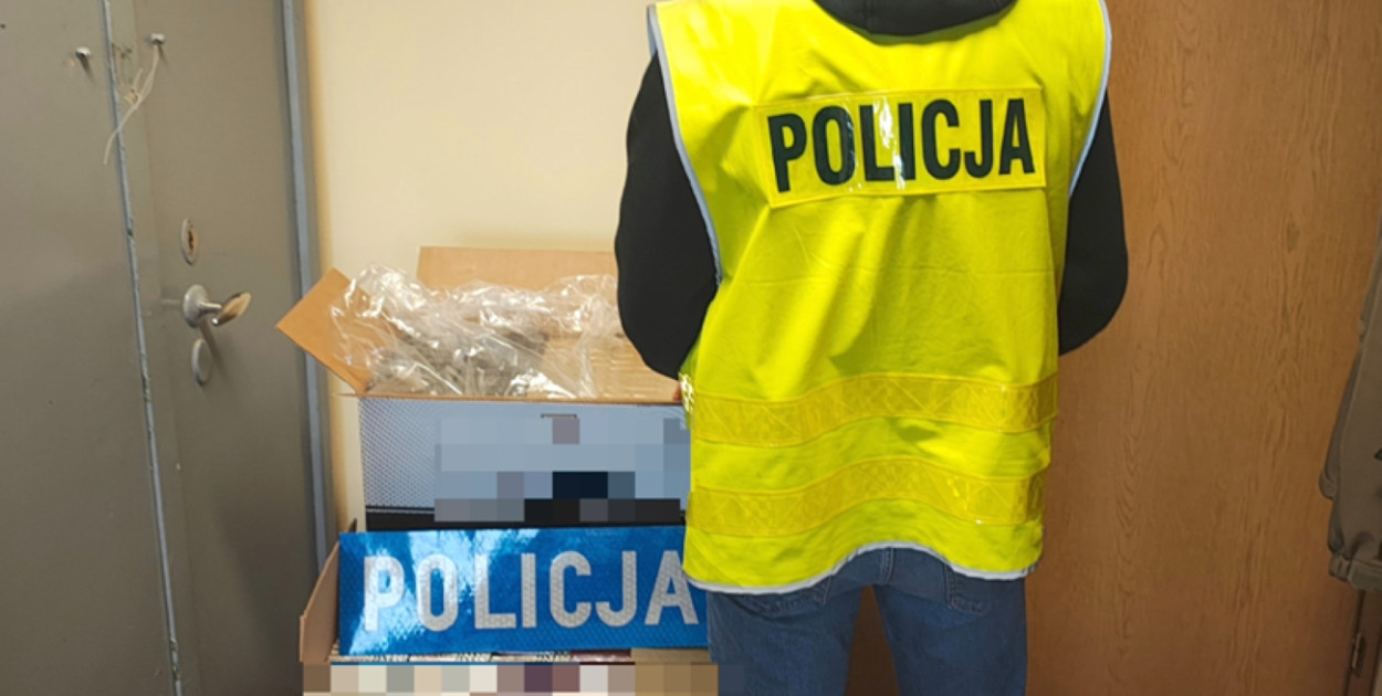 Kutnowscy policjanci przejęli kontrabandę. 50 tys. papierosów zabezpieczonych