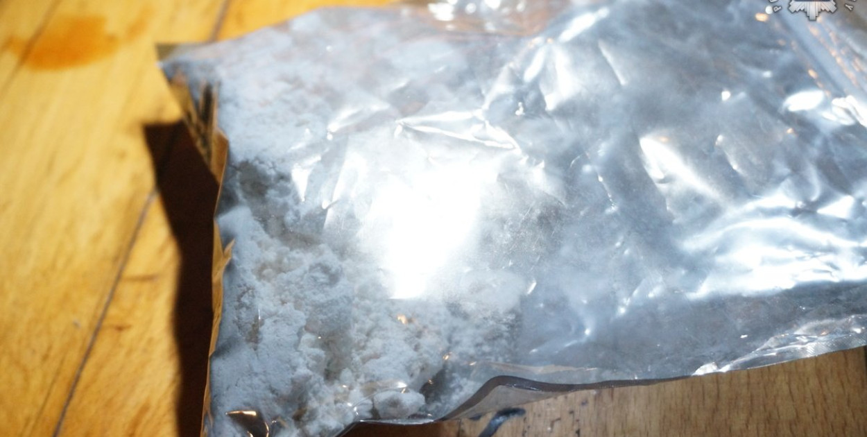 Zdradziło ich nerwowe zachowanie. Mieli przy sobie amfetaminę i mefedron